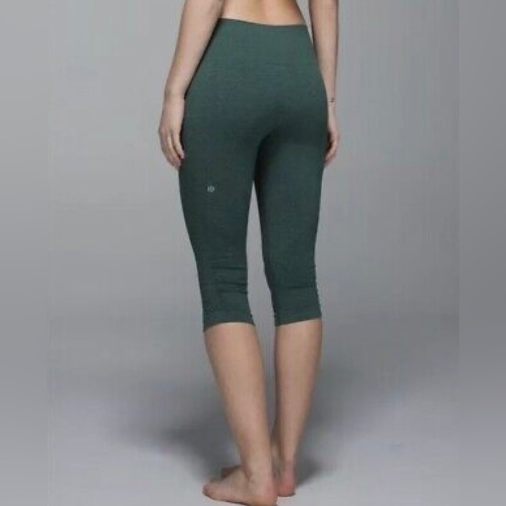 Lululemon In The Flow Green Ruched Yoga Capri Crop Leggings, Size 6